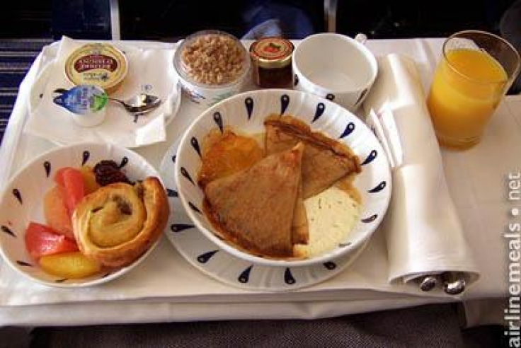 Se puede llevar comida en el avion